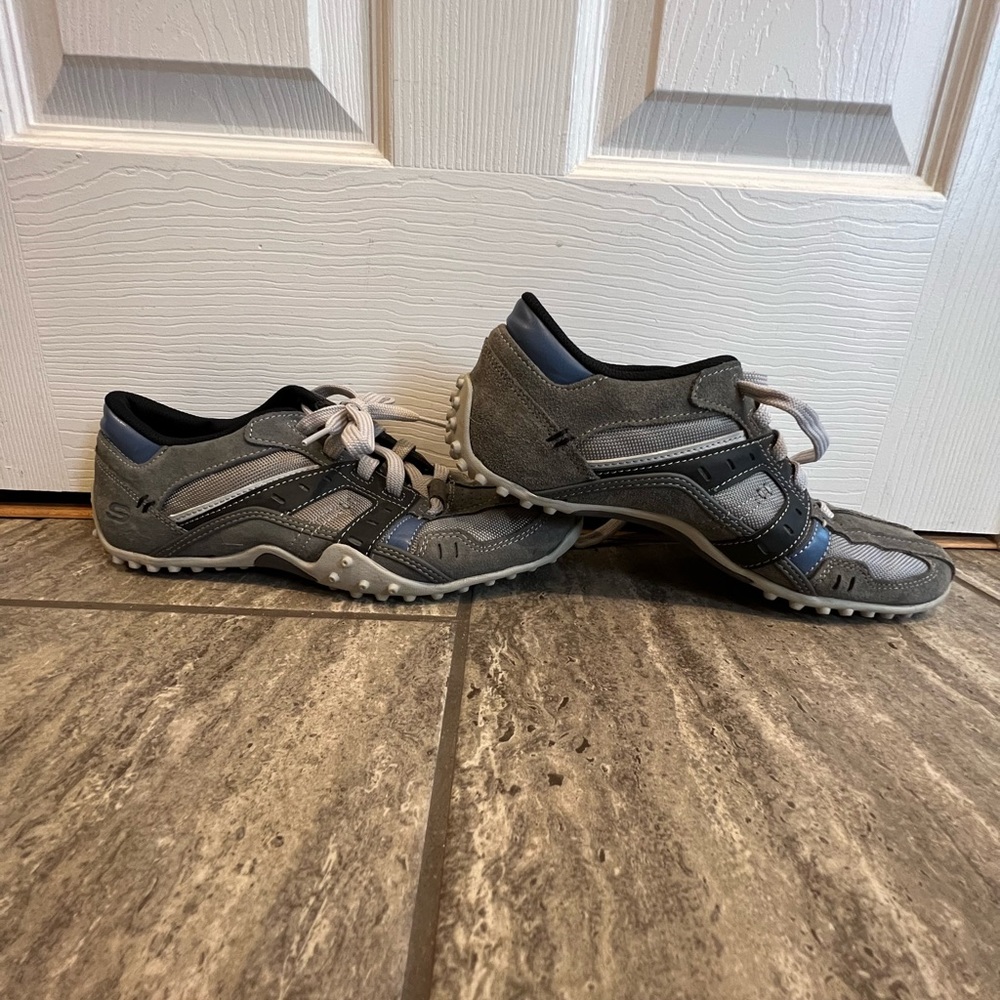 Skechers sneakers